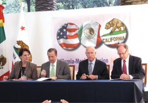 Signing the cross-border education agreement are (from left) María Dolores Sánchez Soler, deputy director, Mexico National Council for Science and Technology; Mexico Foreign Affairs Minister Meade; Governor Brown; Enrique Del Val Blanco, undersecretary, Mexico Ministry of Public Education. Photo by Sara Espinosa. 