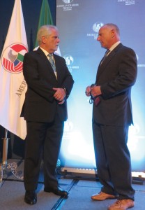 Guillermo Wolf (left), executive vice president and general director of the American Chamber of Commerce of Mexico, and CalChamber President/CEO Zaremberg chat before the AmCham lunch. Photo by Deidre Graham. 